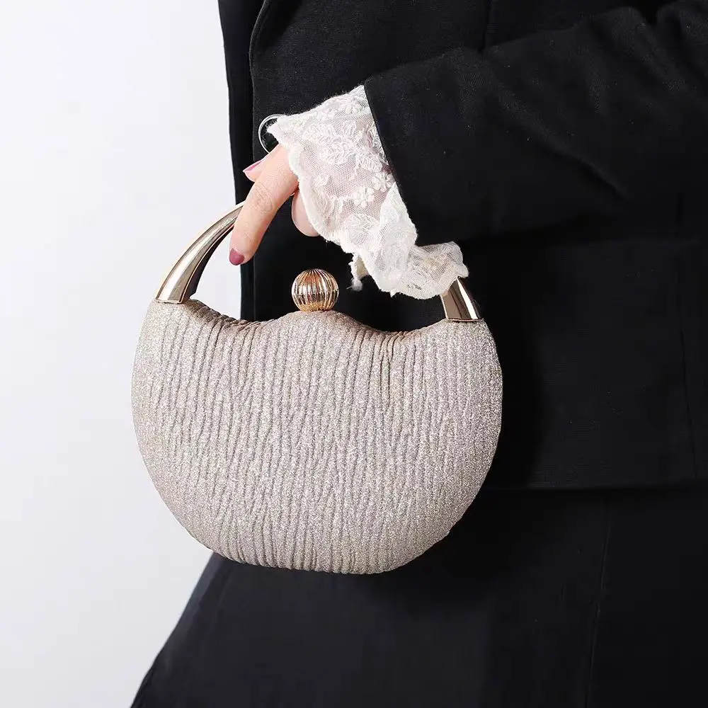 European and American retro shiny pleated evening bag fashionable and versatile hand-held box bag niche design shell clutch bag
European and American retro shiny pleated evening bag fashionable and versatile hand-held box bag niche design shell clutch bag