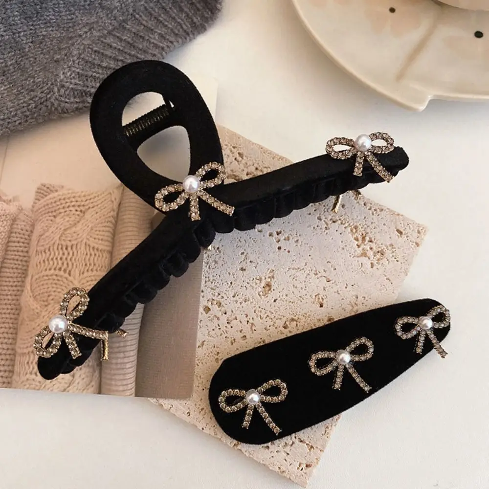 Retro French Black Velvet Rhinestone Bow Hair Claw Autumn Winter Shark Clip BB Clip Fashion Hair Clips Headwear
Retro French Black Velvet Rhinestone Bow Hair Claw Autumn Winter Shark Clip BB Clip Fashion Hair Clips Headwear