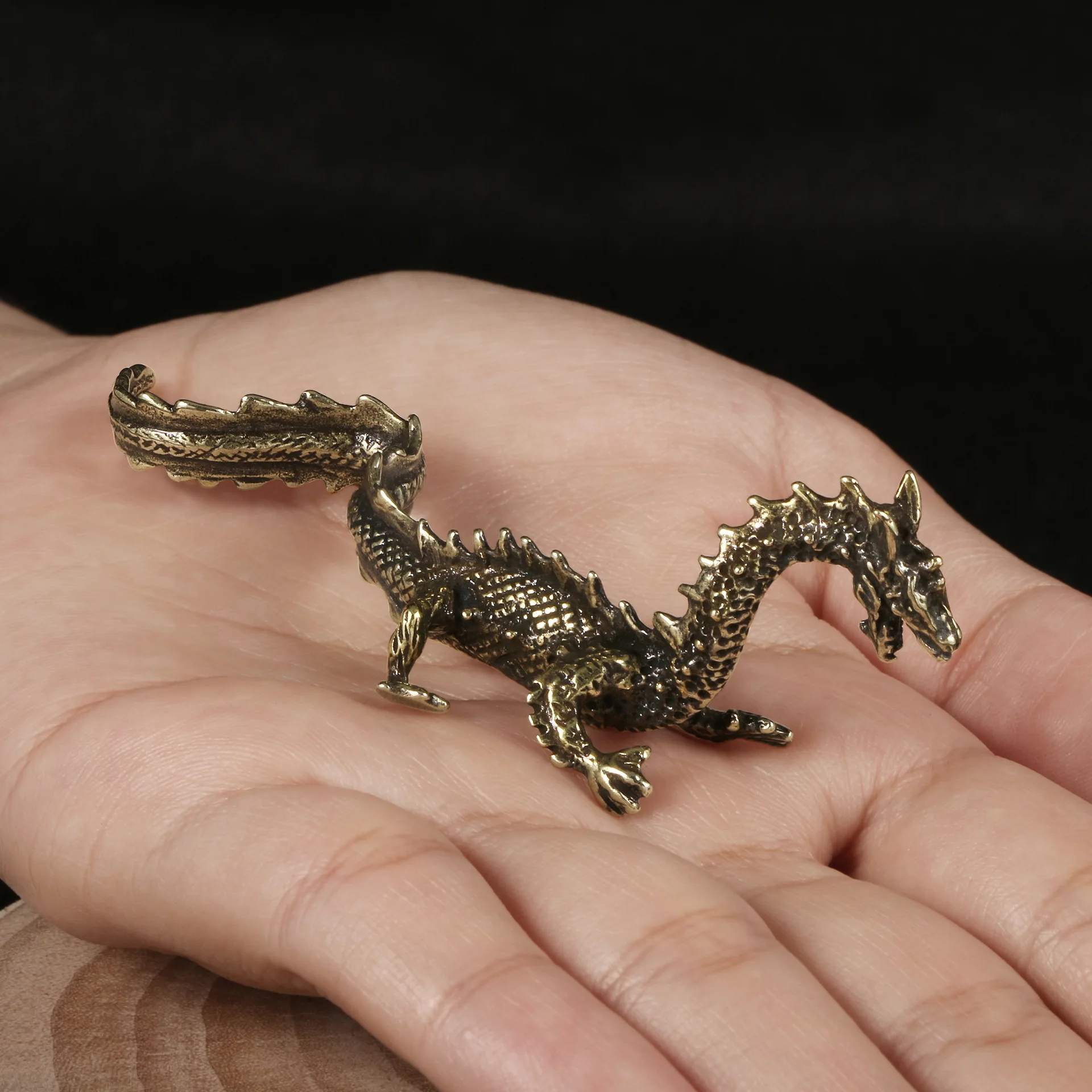 Brass Antique Dragon Ornament With Tea Pet Handle, Collectible Handicrafts, Study, TV Cabinet, And Office Desktop Decoration
Brass Antique Dragon Ornament With Tea Pet Handle, Collectible Handicrafts, Study, TV Cabinet, And Office Desktop Decoration