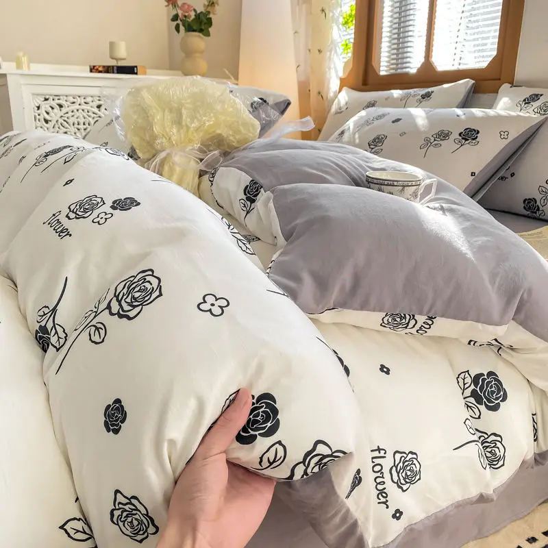 Light Luxury Style Black Rose Floral Cloud Wash Cotton Four piece Set Student Dormitory Bed Sheet and Fitted Sheet Three piece
Light Luxury Style Black Rose Floral Cloud Wash Cotton Four piece Set Student Dormitory Bed Sheet and Fitted Sheet Three piece
