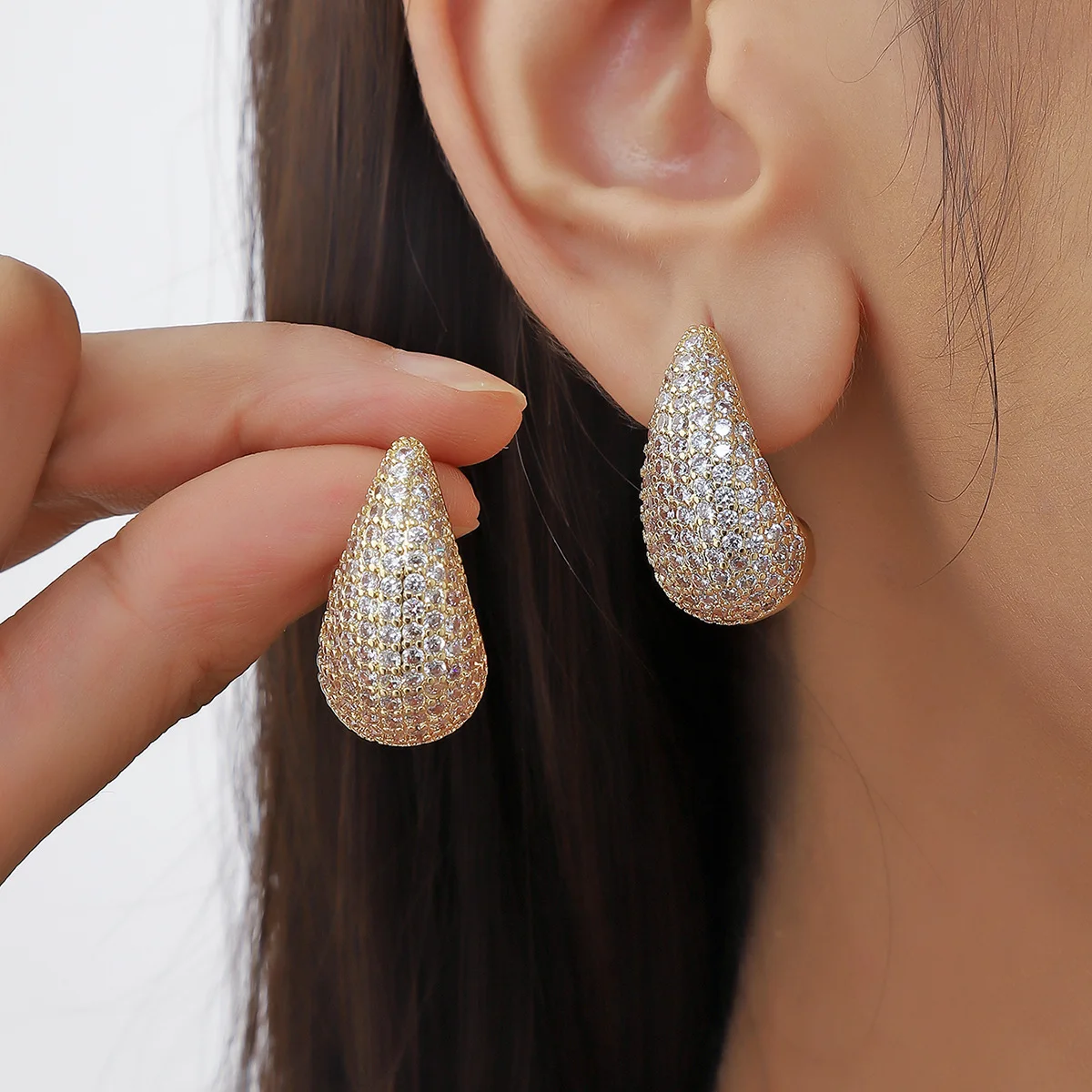 Vintage Gold Color Plated Chunky Dome Drop Earrings for Women Glossy Stainless Steel Thick Zircon Inlaid Teardrop Earring
Vintage Gold Color Plated Chunky Dome Drop Earrings for Women Glossy Stainless Steel Thick Zircon Inlaid Teardrop Earring