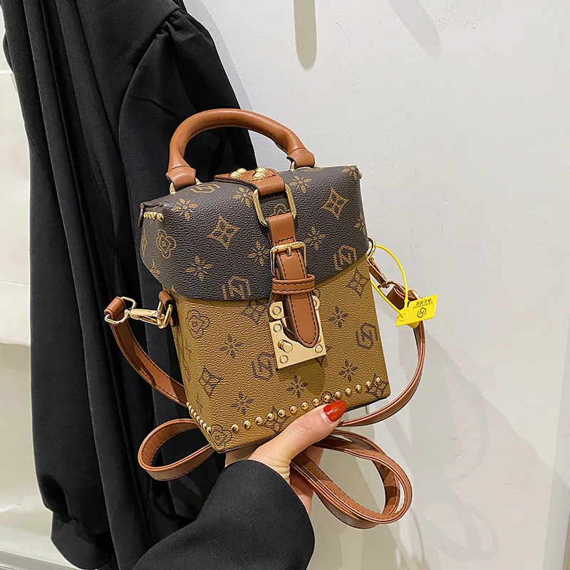2024 super hot women's bag new fashion print cross-body shoulder bag mobile phone bag trend line all matching handbag luxury
2024 super hot women's bag new fashion print cross-body shoulder bag mobile phone bag trend line all matching handbag luxury