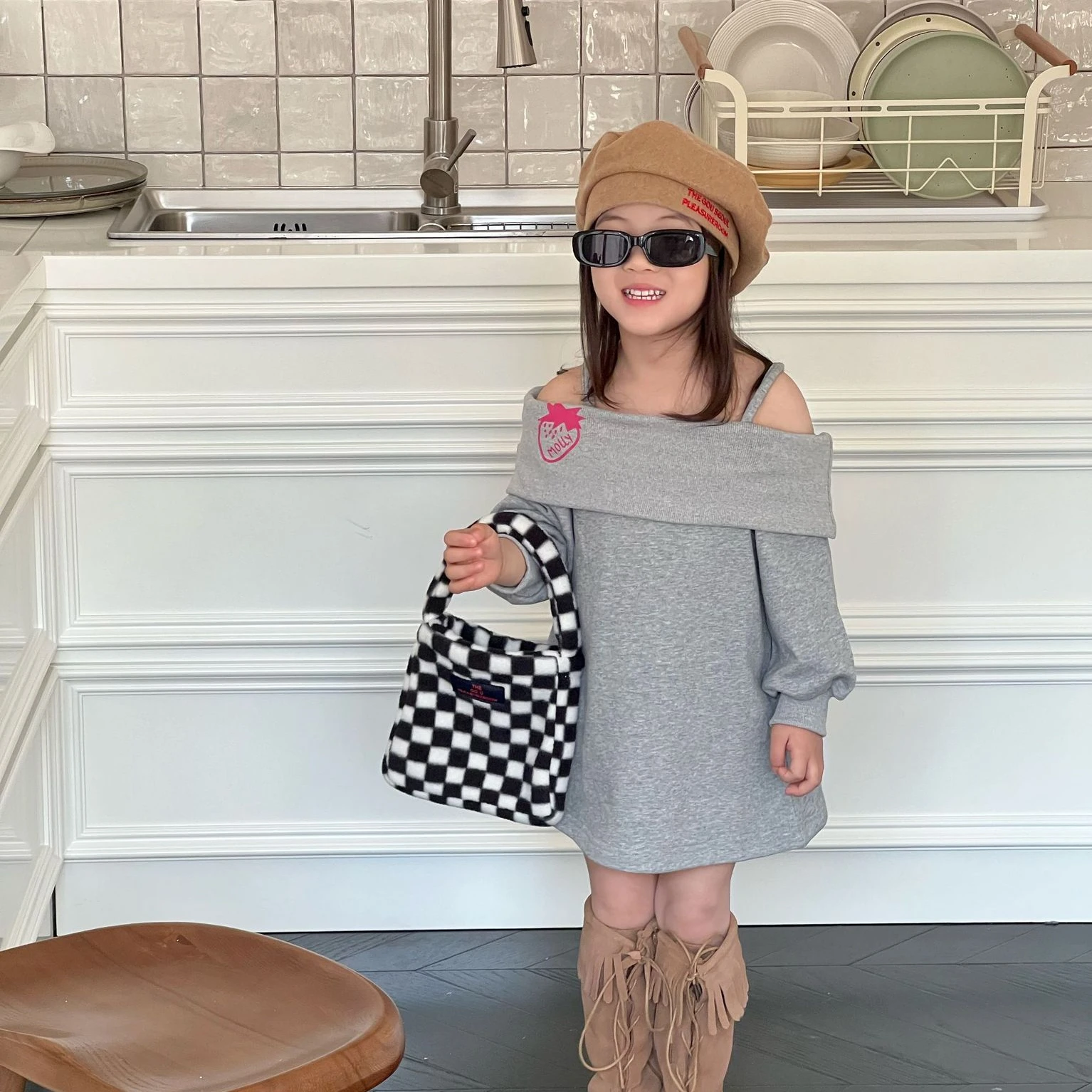 Spring 2023 Korean Style Children off-Shoulder Sweater Dress Korean Girls off-the-Shoulder Strap Dress
Spring 2023 Korean Style Children off-Shoulder Sweater Dress Korean Girls off-the-Shoulder Strap Dress