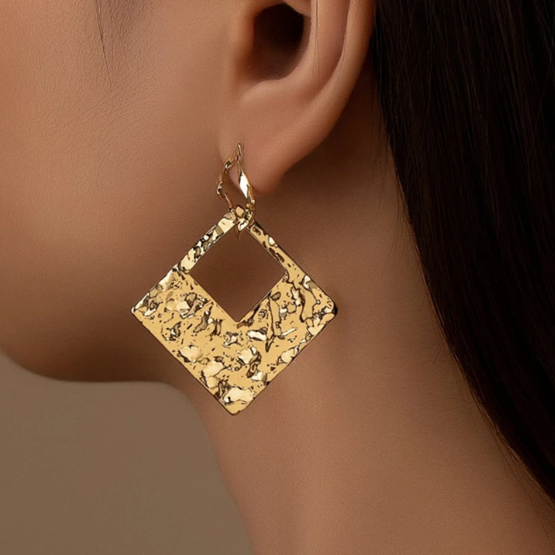Fashion Jewelry Popular Style Metallic Gold Color Square Dangle Earrings For Women Girl Party Gift Hot Sale Ear Accessories
Fashion Jewelry Popular Style Metallic Gold Color Square Dangle Earrings For Women Girl Party Gift Hot Sale Ear Accessories