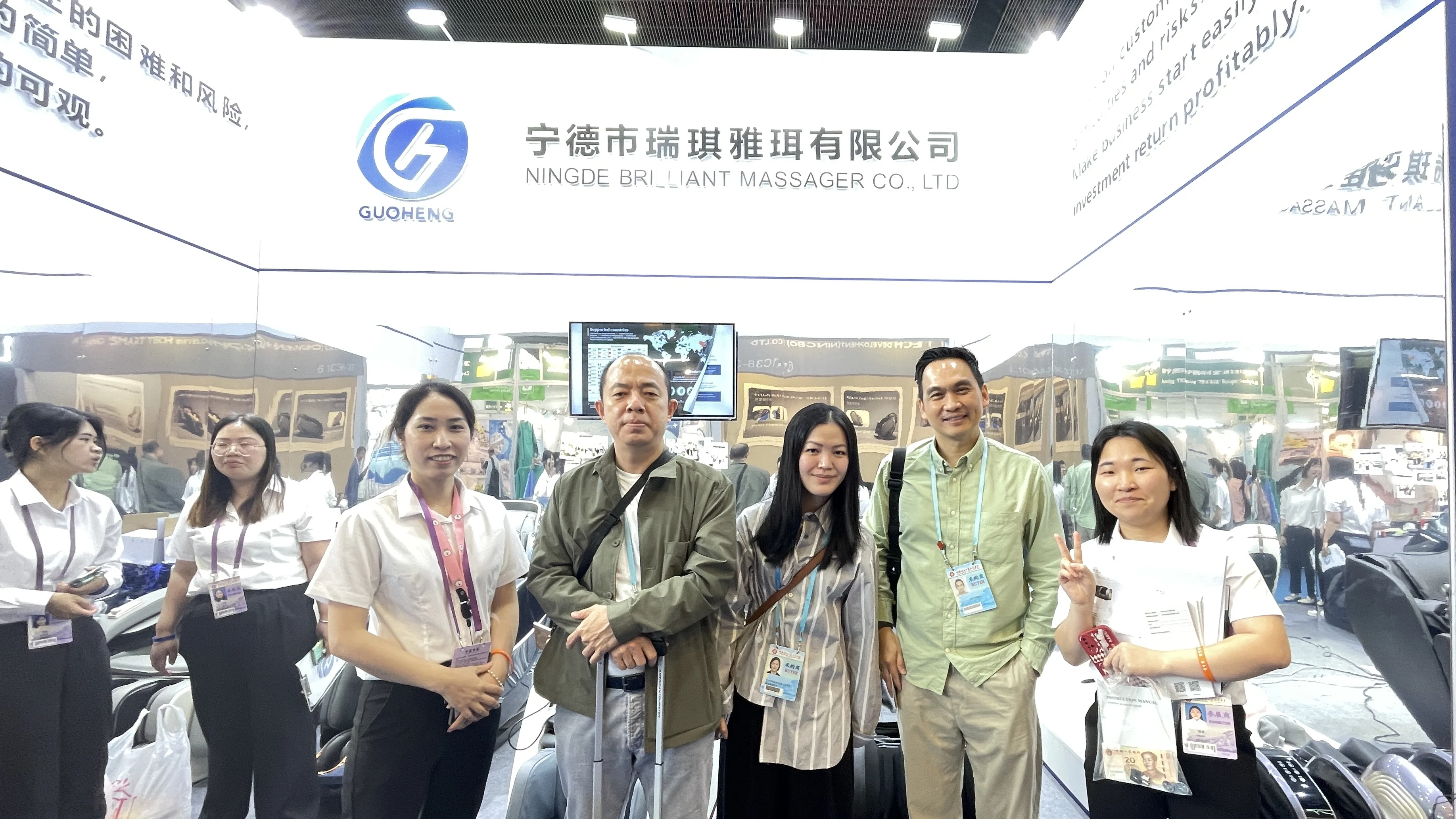 2024 Luxury Shiatsu Zero Gravity Massager Chair SL Track 4D Full Body Massager Chair Touch Massage Chair