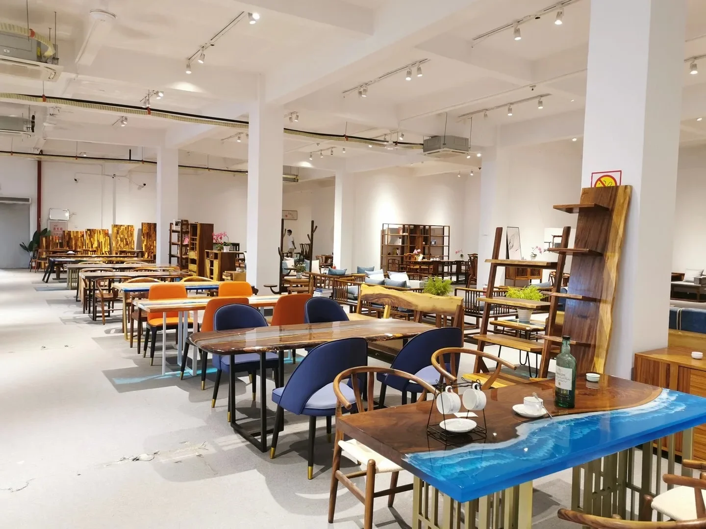 Customized Dining Table Plates Industrial Natural Shape Solid Wood Live Edge Walnut Table Top for Dining Room, Multiple Sizes Customized Dining Table Plates Industrial Natural Shape Solid Wood Live Edge Walnut Table Top for Dining Room, Multiple Sizes