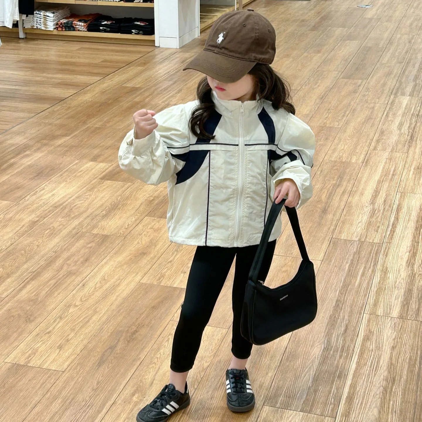 

2024 Spring New Children's Wear Korean Edition Children's jacket Girl's Fashionable Bubble Sleeves Coat Thin Style Rush Top