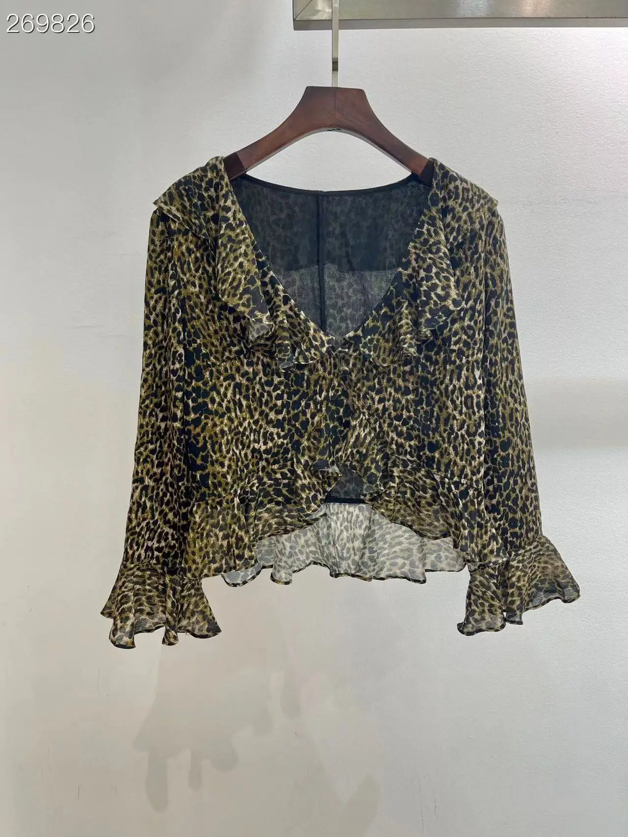 High Quality Fashion Runway Women's Shirt Leopard Print Skinny Elegant V-Neck Flare Sleeves Ruffles Blouse LadiesTop Summer 2022
High Quality Fashion Runway Women's Shirt Leopard Print Skinny Elegant V-Neck Flare Sleeves Ruffles Blouse LadiesTop Summer 2022
