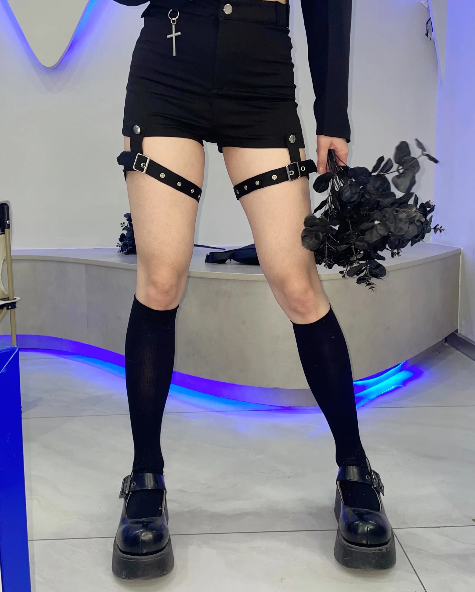 Japanese Punk Gothic Women Shorts Sexy Summer Detachable Leg Ring Cross Hip Tight High Waist Hot Girls Black ShortsY2k
Japanese Punk Gothic Women Shorts Sexy Summer Detachable Leg Ring Cross Hip Tight High Waist Hot Girls Black ShortsY2k