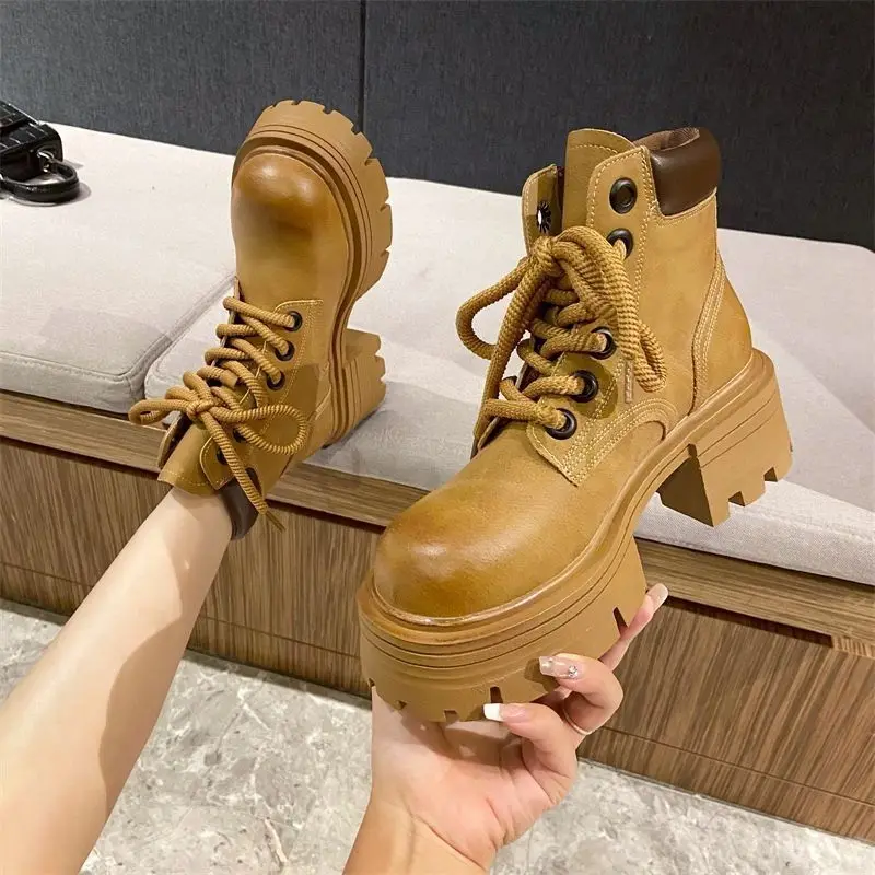 Thick Bottom Worker Boots 2023 Autumn and Winter New Women Wild Small Height Increased By Retro Ankle Boots
Thick Bottom Worker Boots 2023 Autumn and Winter New Women Wild Small Height Increased By Retro Ankle Boots