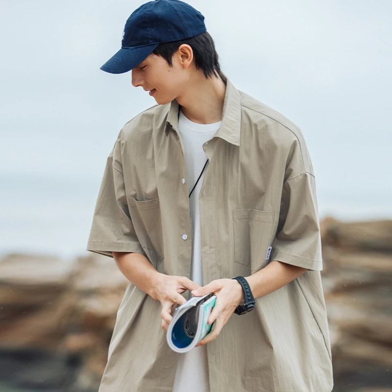 

Рубашка мужская с коротким рукавом, уличная блуза свободного покроя в Корейском стиле, простая повседневная японская рубашка в стиле ретро, с двумя карманами, однотонная