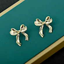 2022 new Korean temperament golden bow sweet ladies earrings S925 silver pin earrings female simple high-end earrings
2022 new Korean temperament golden bow sweet ladies earrings S925 silver pin earrings female simple high-end earrings