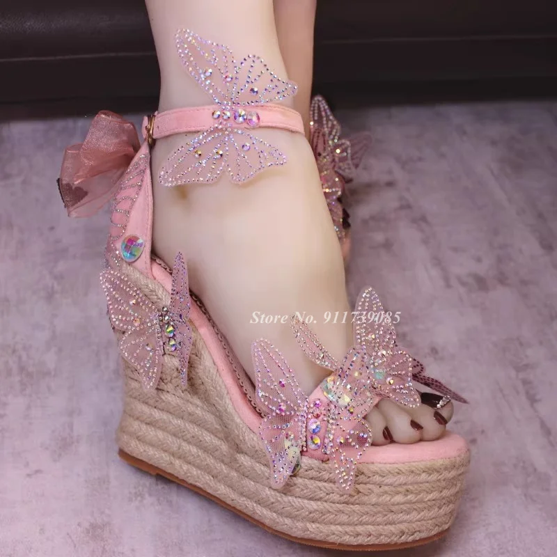 Pink Butterfly Sandals for Women Grass Woven Wedge 10cm High Heels One Line Buckle Cover Heel Sandals Lady Party Dress Shoes
Pink Butterfly Sandals for Women Grass Woven Wedge 10cm High Heels One Line Buckle Cover Heel Sandals Lady Party Dress Shoes
