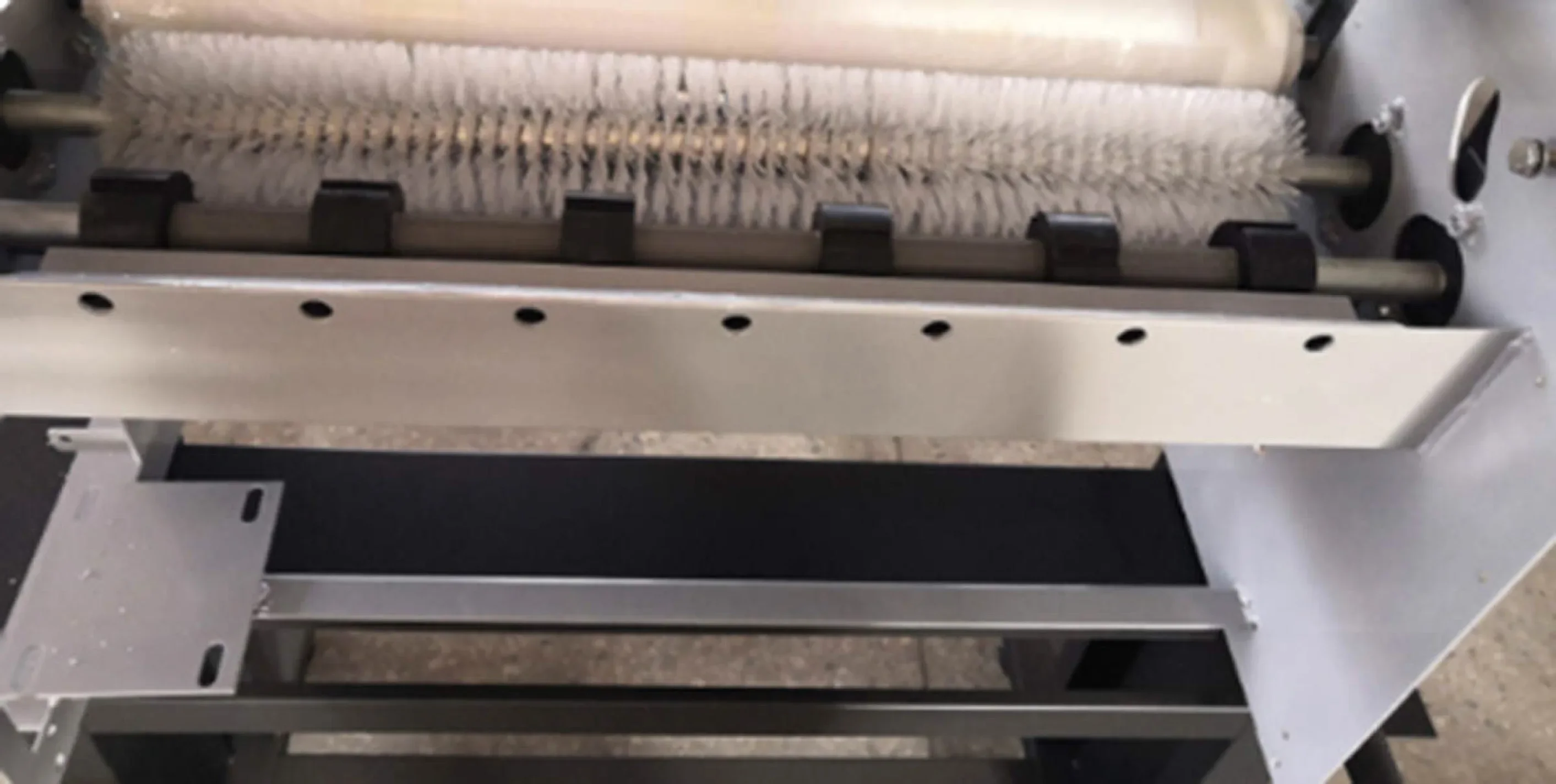 TJ628 аксессуары для очистительной машины 2 комплекта (2 щетки и 4 впитывающих рулона) 
TJ628 аксессуары для очистительной машины 2 комплекта (2 щетки и 4 впитывающих рулона)