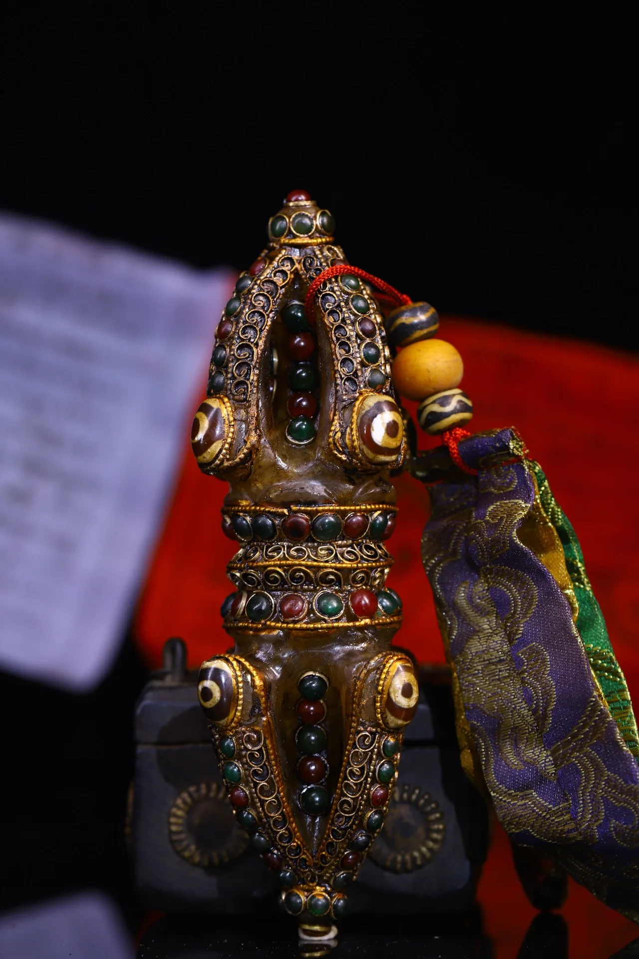 8"Tibetan Temple Collection Old Natural Crystal Mosaic Gem gZi Bead Five Shares Vajra Pendant Amulet Dharam Town Hous
8"Tibetan Temple Collection Old Natural Crystal Mosaic Gem gZi Bead Five Shares Vajra Pendant Amulet Dharam Town Hous