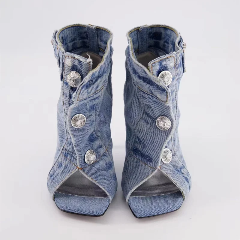 Europe and America Summer New Style Women's Vintage Denim Slim High Heel Button Sandals Fashion Open Teeth Large Size Sandals
Europe and America Summer New Style Women's Vintage Denim Slim High Heel Button Sandals Fashion Open Teeth Large Size Sandals
