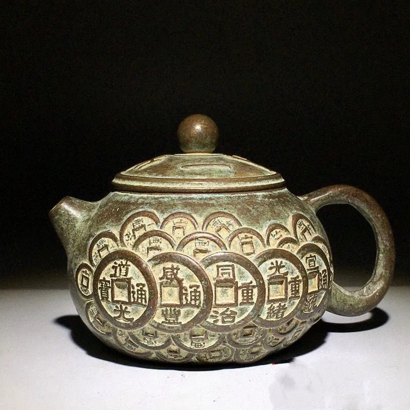 Antique copper relief copper coin teapot, wine pot, old Taoist home tea ceremony craft ornaments
Antique copper relief copper coin teapot, wine pot, old Taoist home tea ceremony craft ornaments