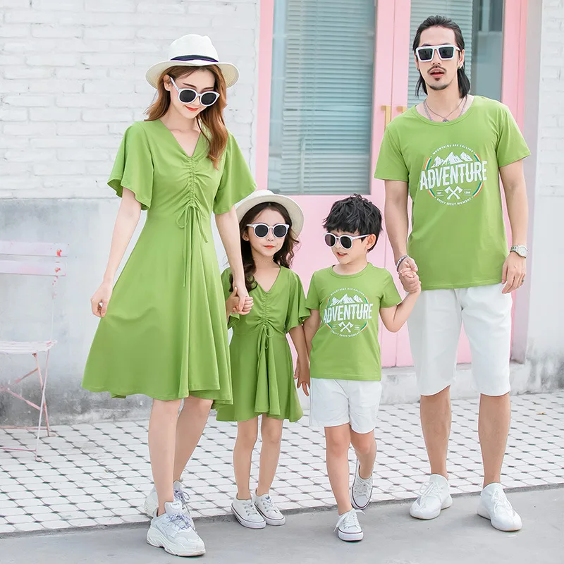 

Family Matching Clothes Beach Summer 2024 New Fashion Seaside Holiday Mother Daughter and Father Son Robe Fille Maman