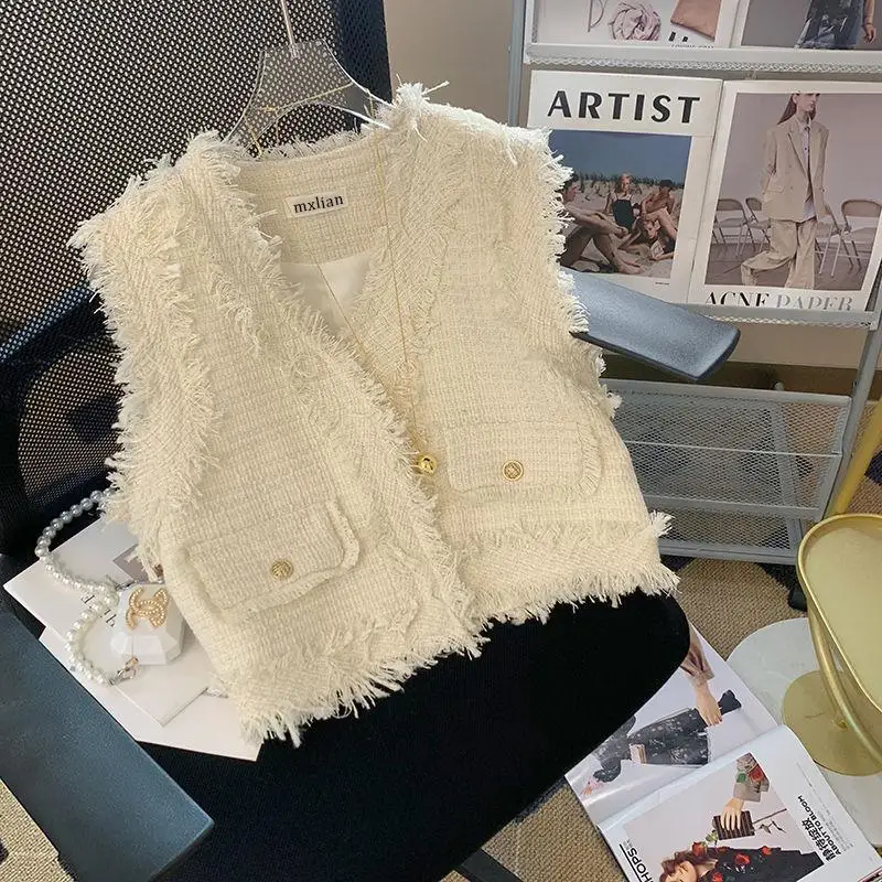 2023 Autumn Winter Tassel Woven Versatile Sweetheart Vest Women Advanced and Beautiful Fragrant Style Underwear Top H649
2023 Autumn Winter Tassel Woven Versatile Sweetheart Vest Women Advanced and Beautiful Fragrant Style Underwear Top H649