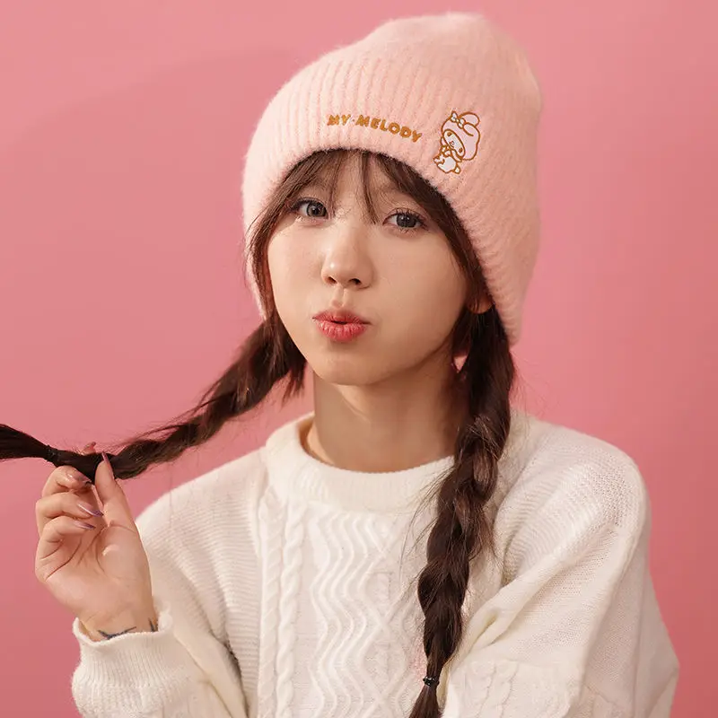 Sanrios Mymelody Cinnamoroll Kuromi kawaii аниме плюшевая вязаная шапка для девочек Женская плотная теплая шапка шерстяная шапка рождественские подарки 
Sanrios Mymelody Cinnamoroll Kuromi kawaii аниме плюшевая вязаная шапка для девочек Женская плотная теплая шапка шерстяная шапка рождественские подарки