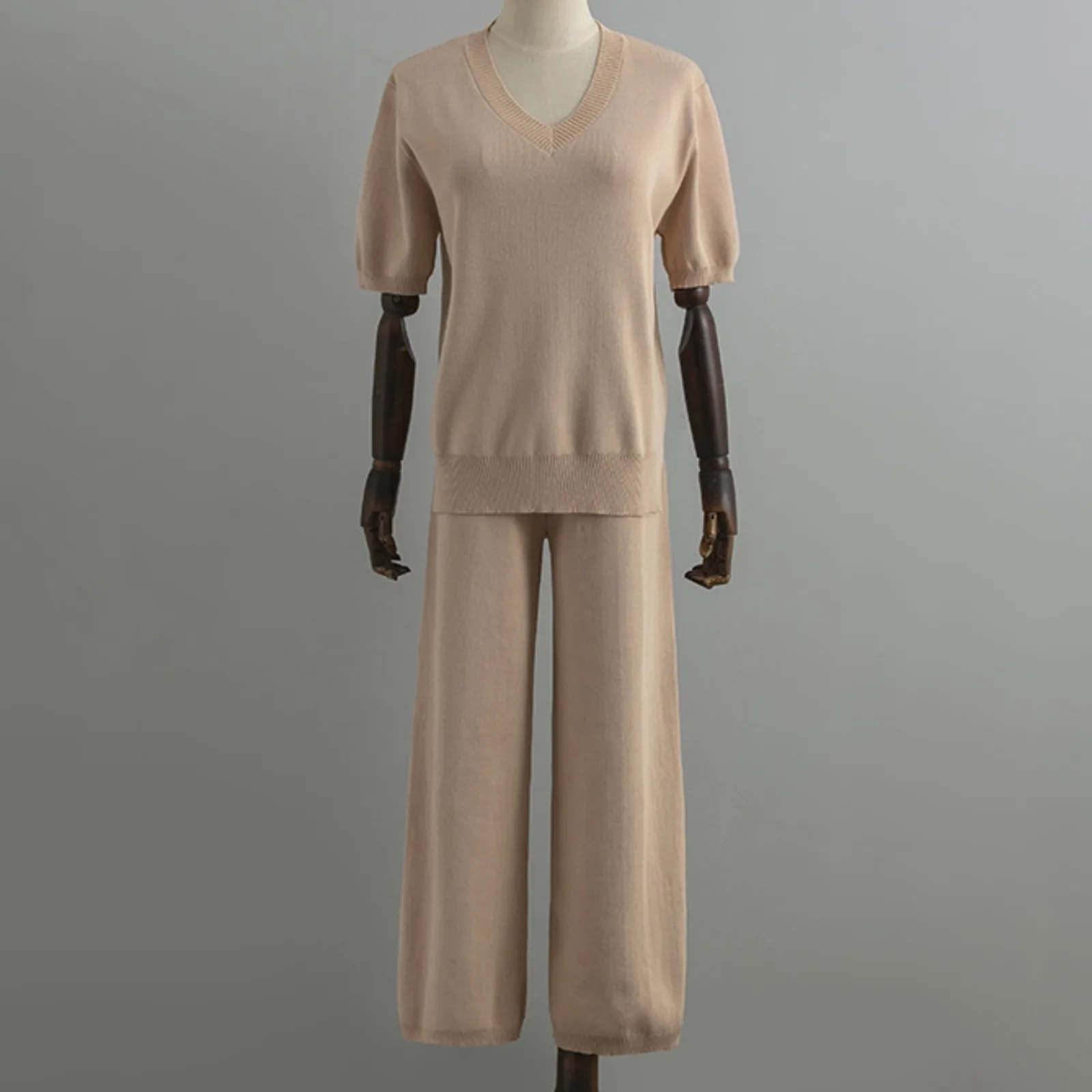 Women Spring Summer Fashion Temperament Short Sleeve V Neck Top Tee And Loose Wide Leg Pants Casual Knitted Two Pieces Outfits
Women Spring Summer Fashion Temperament Short Sleeve V Neck Top Tee And Loose Wide Leg Pants Casual Knitted Two Pieces Outfits