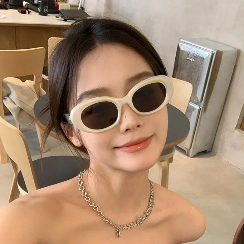 Retro Oval Sunglasses Women's New Summer Sunscreen European and American Spice Girl Sunglasses
Retro Oval Sunglasses Women's New Summer Sunscreen European and American Spice Girl Sunglasses