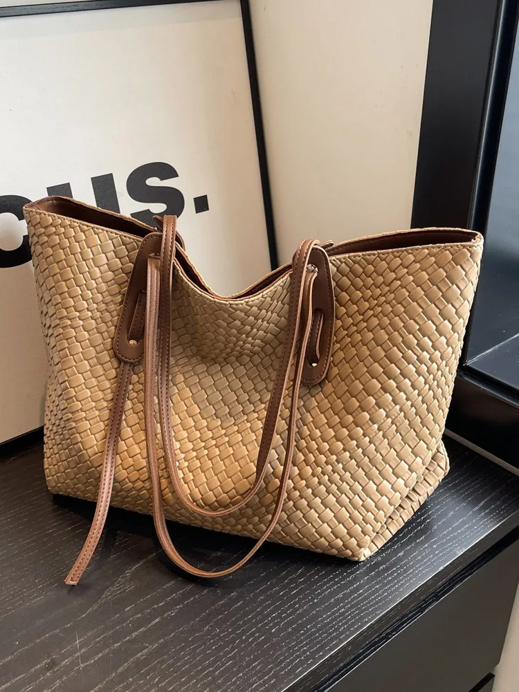 Women Leather Shoulder Bag Romantic Big Handmade Woven Totes Female Cowhide Big Holiday Bucket Bag Causal Beach Shoulder Handbag
Women Leather Shoulder Bag Romantic Big Handmade Woven Totes Female Cowhide Big Holiday Bucket Bag Causal Beach Shoulder Handbag