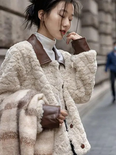 Women Vintage Lamb Wool Coat Dark Brown Long Sleeve Pockets Turndown Collar Female Coats 2023 Winter Fashion Warm Lady Jacket.
Women Vintage Lamb Wool Coat Dark Brown Long Sleeve Pockets Turndown Collar Female Coats 2023 Winter Fashion Warm Lady Jacket.