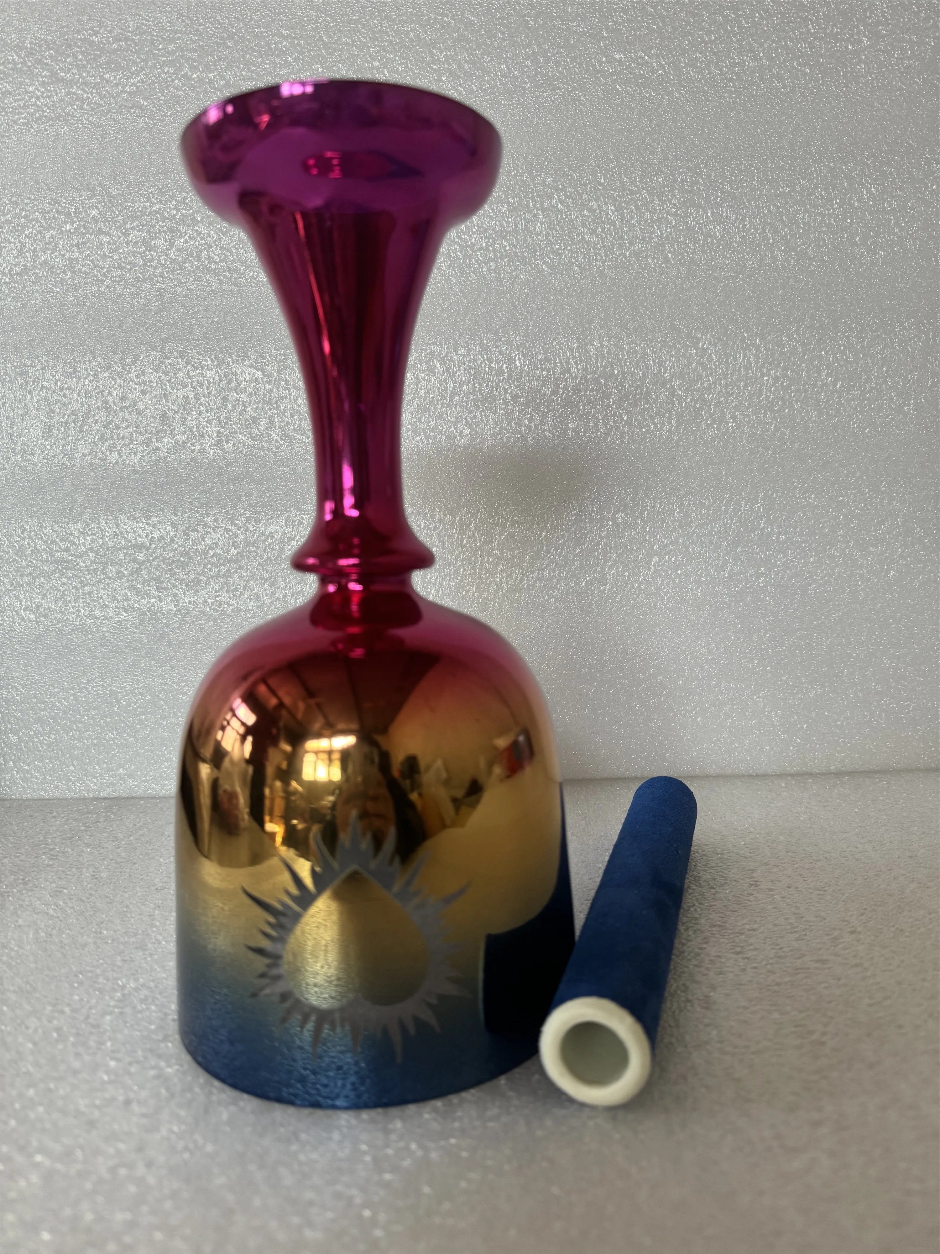 Чакра с тремя глазами 4-й октавы A note, Хрустальная Поющая чакра 432 Гц, гравировка в виде сердца темного смешанного цвета для звукозаживления.
Чакра с тремя глазами 4-й октавы A note, Хрустальная Поющая чакра 432 Гц, гравировка в виде сердца темного смешанного цвета для звукозаживления.