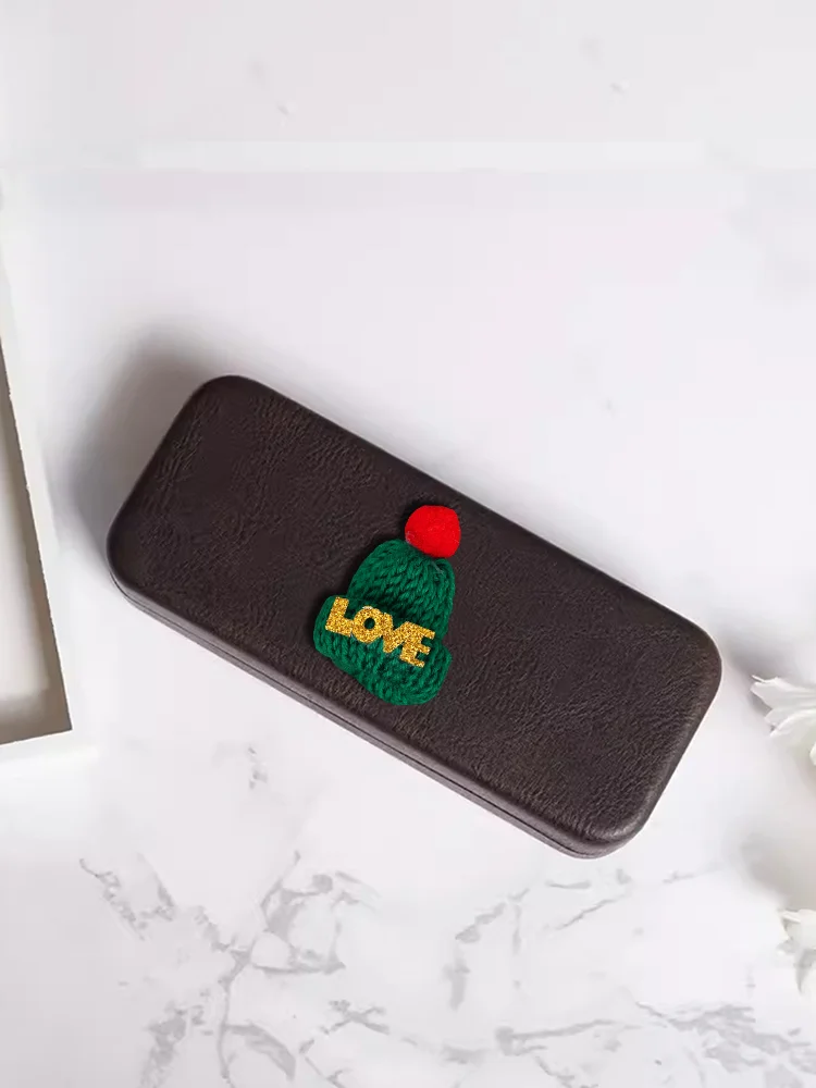 Portable Eyewear Case PU Material & Steel Plate High-End Custom Quality Antique Gold & Jade Flower Digital Decor
Portable Eyewear Case PU Material & Steel Plate High-End Custom Quality Antique Gold & Jade Flower Digital Decor