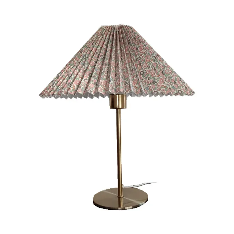 Retro Nostalgic Study Bedroom Petal Fabric Copper High-end Umbrella Bedside Lamp Warm Texture Study Lighting Table Lamp
Retro Nostalgic Study Bedroom Petal Fabric Copper High-end Umbrella Bedside Lamp Warm Texture Study Lighting Table Lamp