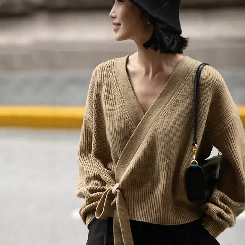 Short Lace-up V-neck Knitted Tops Female Autumn Winter Korean Fashion Long Sleeve Sweater Coat Casual Solid Women Cardigan
Short Lace-up V-neck Knitted Tops Female Autumn Winter Korean Fashion Long Sleeve Sweater Coat Casual Solid Women Cardigan