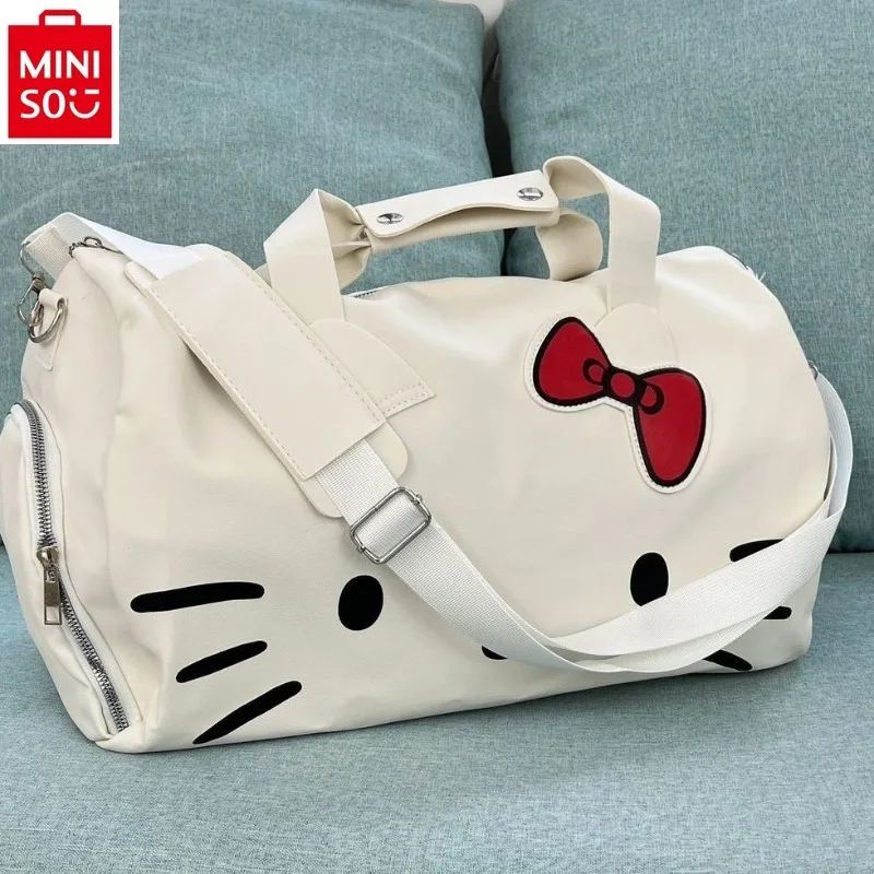 MINISO Sanrio Cartoon Cute Hello Kitty Bow High Quality PU Waterproof and Durable Handheld Large Capacity Crossbody Travel Bag
MINISO Sanrio Cartoon Cute Hello Kitty Bow High Quality PU Waterproof and Durable Handheld Large Capacity Crossbody Travel Bag