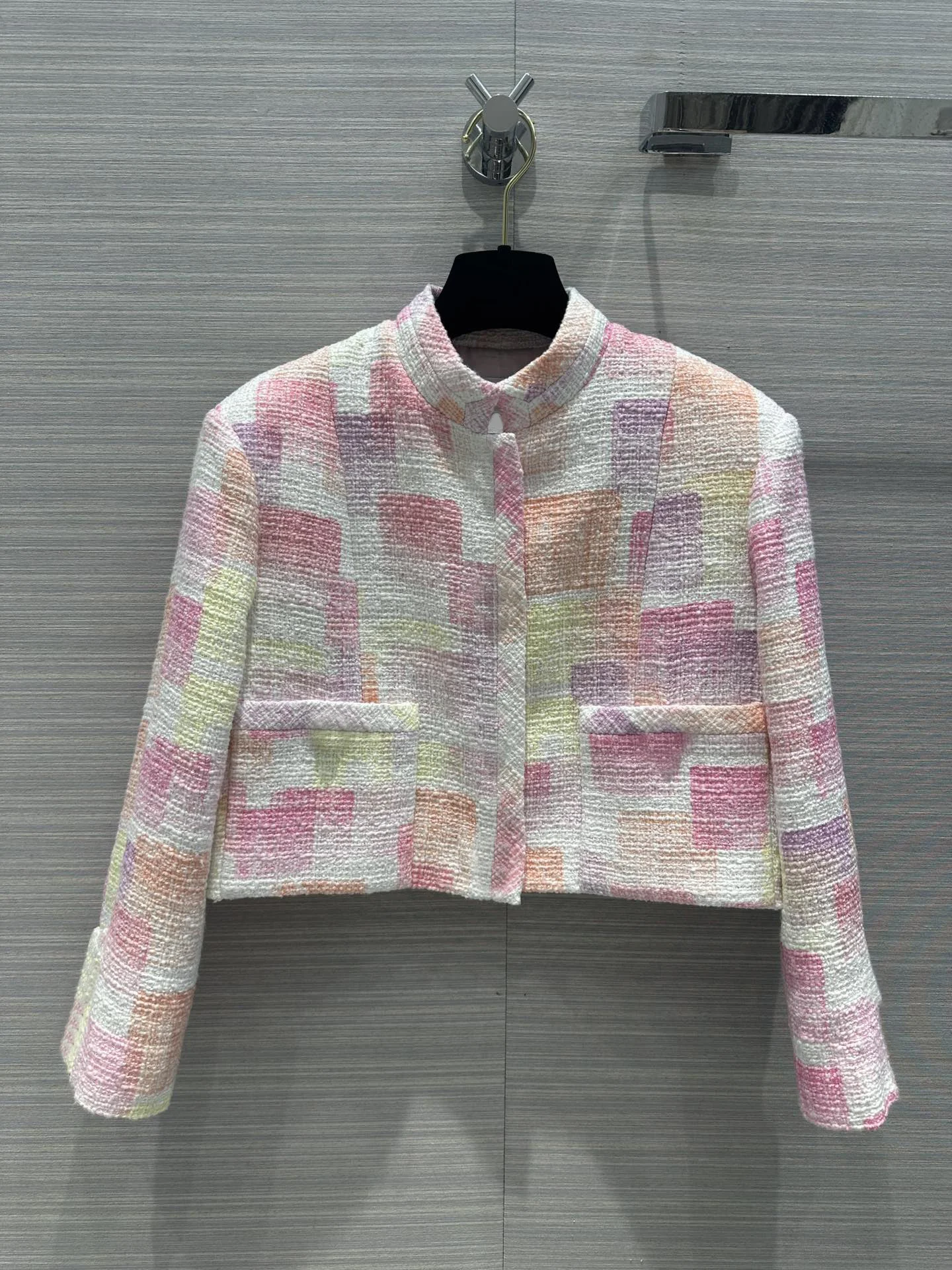 Spring/Summer 23s, the most beautiful gouache soft tweed little coat of the season6.24
Spring/Summer 23s, the most beautiful gouache soft tweed little coat of the season6.24