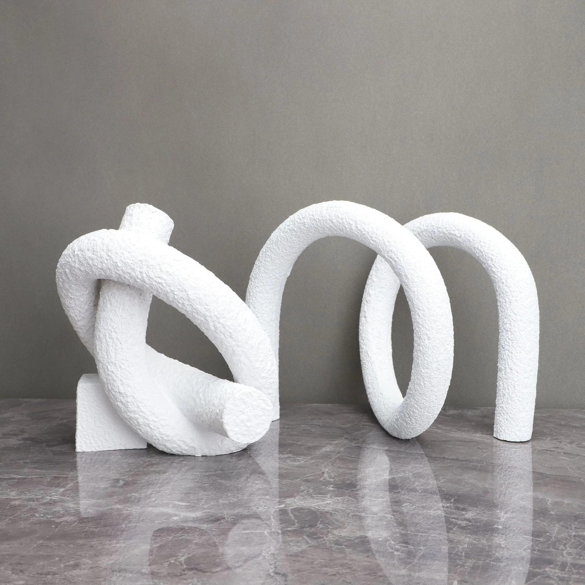 

Modern simple resin white knot M-shaped ornaments bedroom study living room desktop porch ornaments