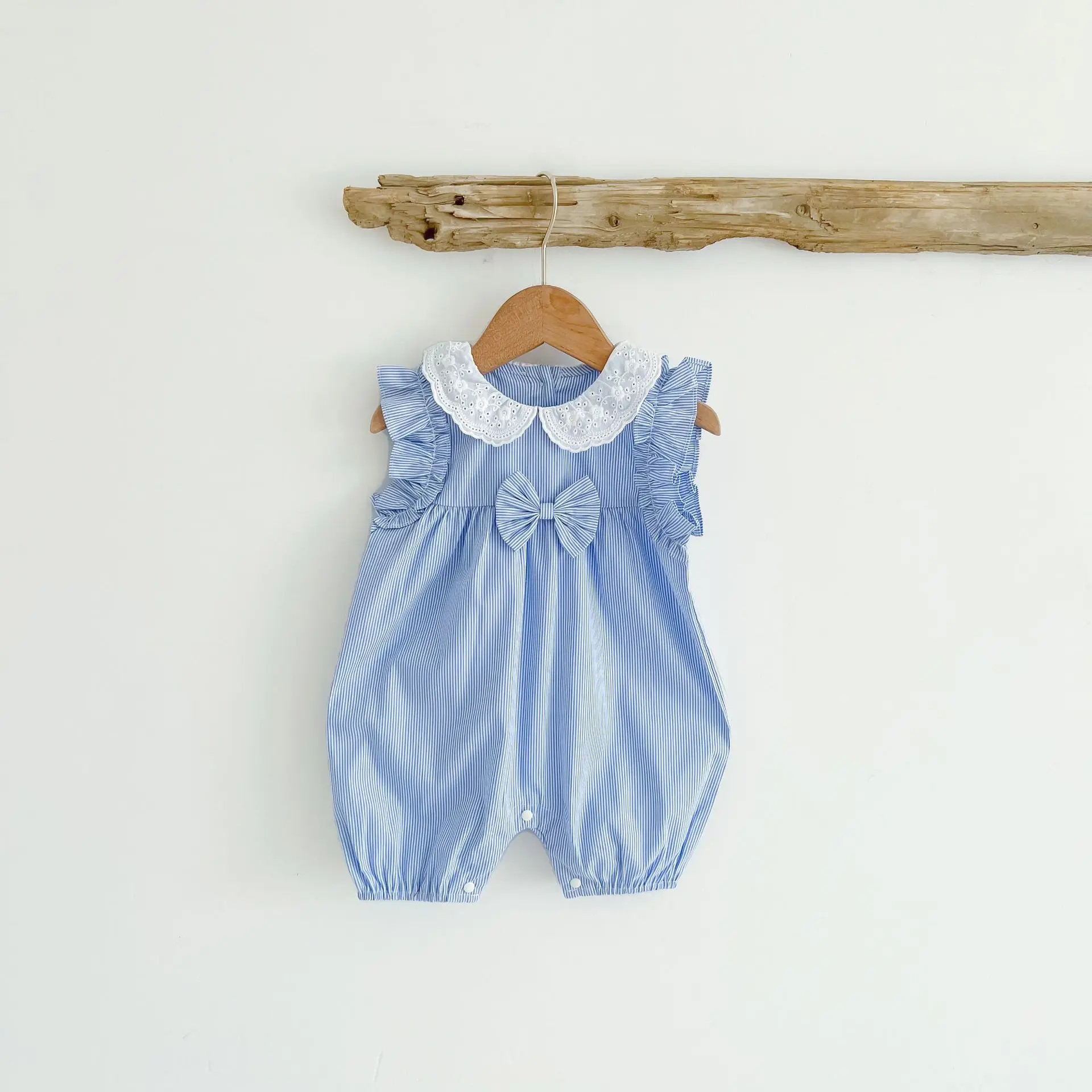 0-3 Year 2024 Summer Infant Girls Overalls Lace Neck Sweet Sleeveless Bow Pattern Newborn Girls Jumpsuit Loose Baby Girls Parkas
0-3 Year 2024 Summer Infant Girls Overalls Lace Neck Sweet Sleeveless Bow Pattern Newborn Girls Jumpsuit Loose Baby Girls Parkas