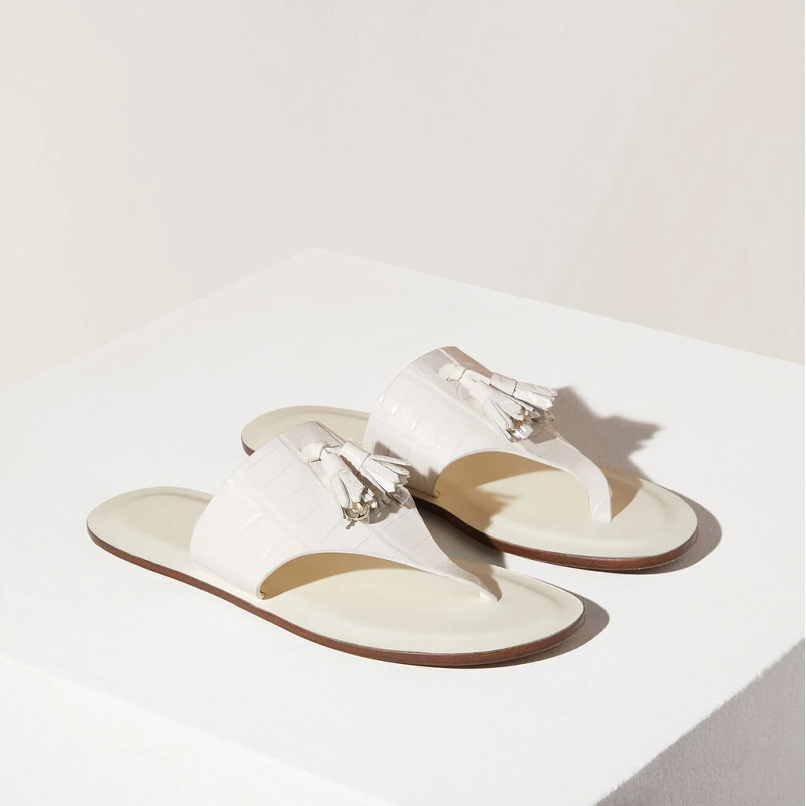 

Итальянские дизайнерские тапочки, женская обувь, женские шлепанцы с бахромой и подвесками, шлепанцы женские летние сандалии, роскошный бренд 2023, богемный стиль