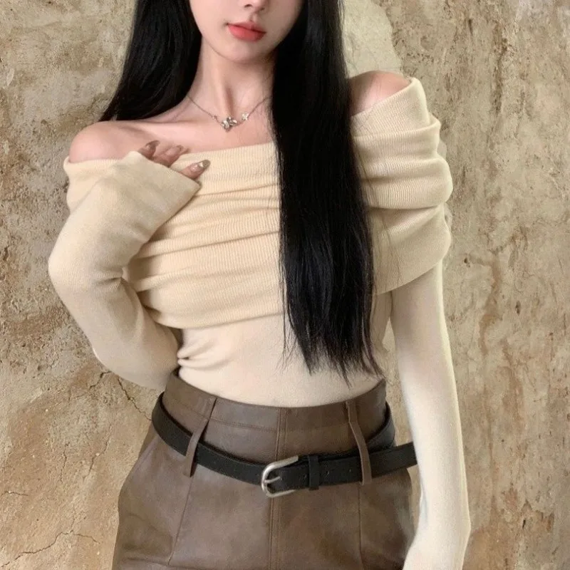 One-shoulder Knitted Bottoming Shirt Women's Autumn and Winter Thickened Sweater Design Sense Long-sleeved Chic Top
One-shoulder Knitted Bottoming Shirt Women's Autumn and Winter Thickened Sweater Design Sense Long-sleeved Chic Top