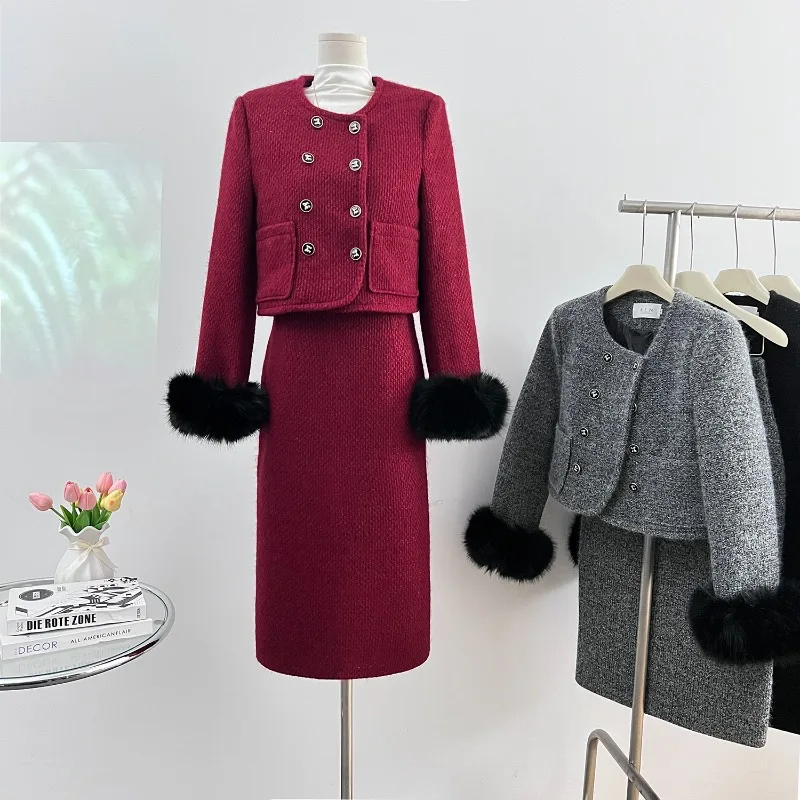 Small Fragrance Woolen Set Women Autumn Winter Double Breasted Plush Short Coat + Mid Length Skirt Two Piece Set High Quality
Small Fragrance Woolen Set Women Autumn Winter Double Breasted Plush Short Coat + Mid Length Skirt Two Piece Set High Quality