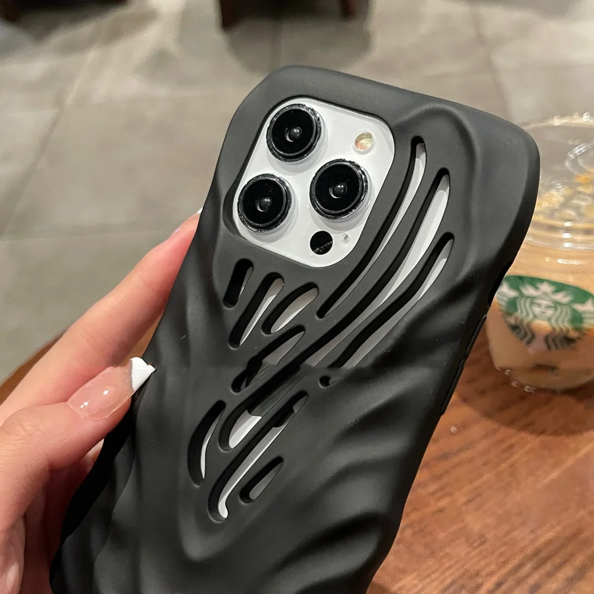 Heat Dissipation Hollow Out Soft Shell IPhone 14promax Phone Case IPhone 13 Anti Drop 12 Creative Design 11/xr/xsmax Phone Case
Heat Dissipation Hollow Out Soft Shell IPhone 14promax Phone Case IPhone 13 Anti Drop 12 Creative Design 11/xr/xsmax Phone Case