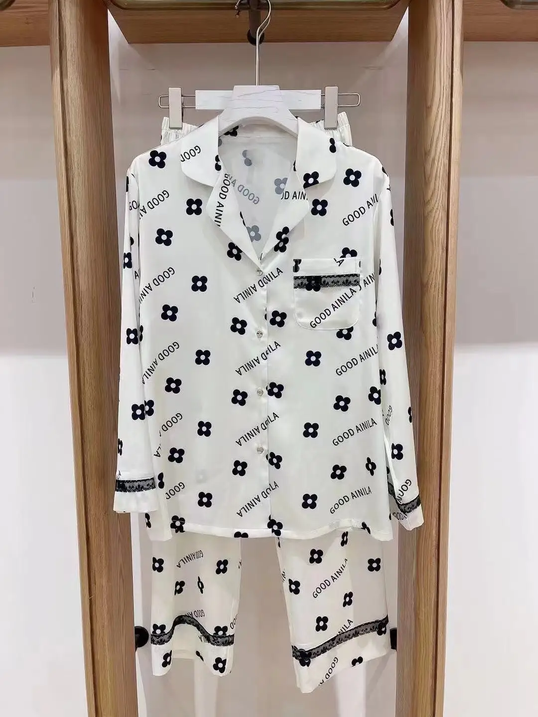 Ice silk pajamas women's new long sleeve houndstooth printed silk pajamas for teen girls لانجري مثير
Ice silk pajamas women's new long sleeve houndstooth printed silk pajamas for teen girls لانجري مثير