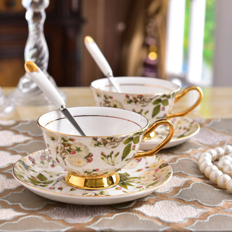 Christmas gift gold teacup saucer set coffee cup teapot set saucer teacup mugs coffee cups vaso de cafe mug with spoon 맥주잔
Christmas gift gold teacup saucer set coffee cup teapot set saucer teacup mugs coffee cups vaso de cafe mug with spoon 맥주잔