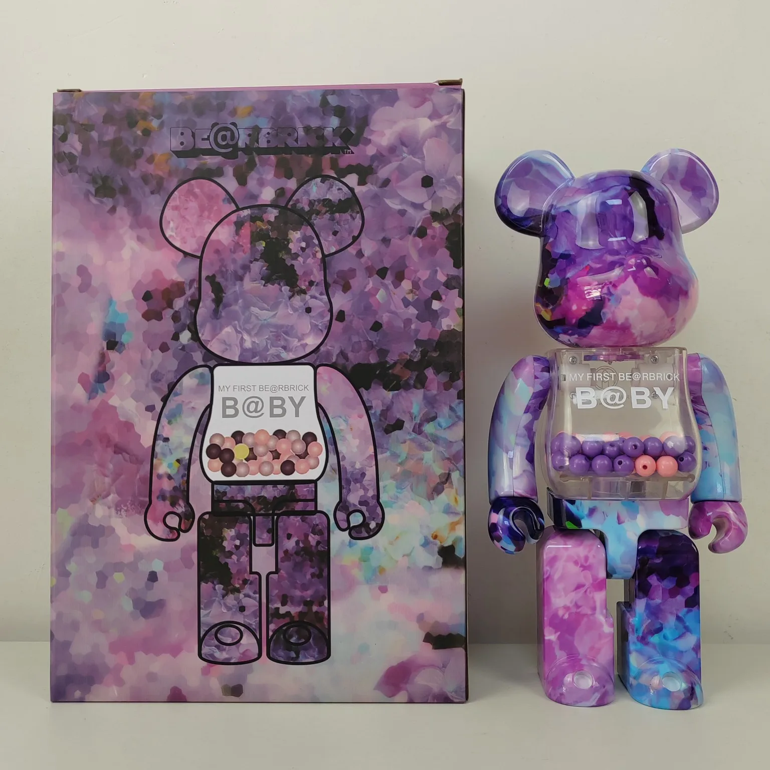 Bearbrick, 400% г., Гортензия Макао, Qianqiu, 28 см, строительный блок, медведь, модная игрушка, кукла, украшение, фигурка
Bearbrick, 400% г., Гортензия Макао, Qianqiu, 28 см, строительный блок, медведь, модная игрушка, кукла, украшение, фигурка