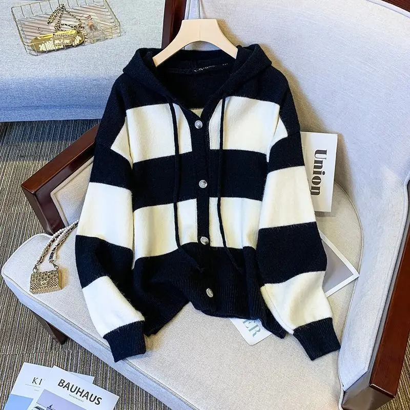 2023 New Autumn and Winter Fashion Minimalist Commuting Stripe Print Casual Loose Oversized Women's Hooded Knit Sweater Cardigan
2023 New Autumn and Winter Fashion Minimalist Commuting Stripe Print Casual Loose Oversized Women's Hooded Knit Sweater Cardigan