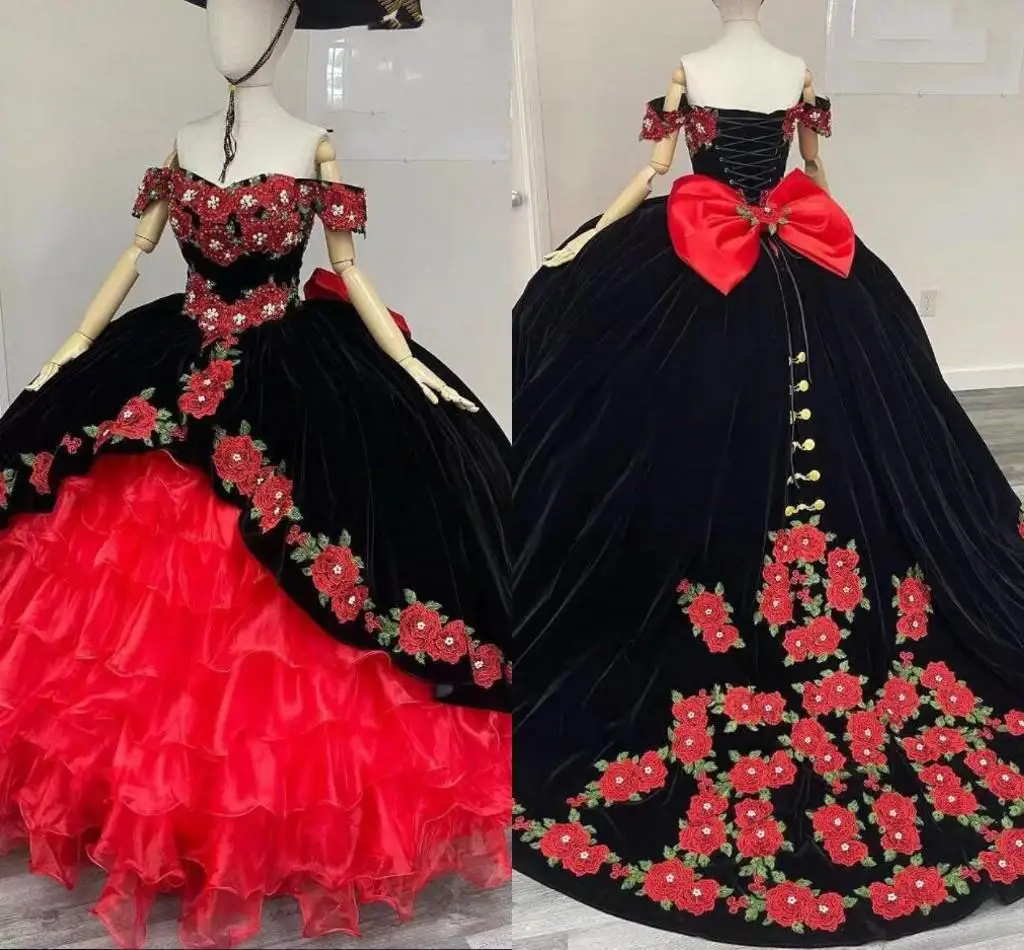 Реальные фотографии черно-красные бархатные платья Quinceanera Charro жемчужные цветочные аппликации с открытыми плечами органза многоярусная юбка для выпускного вечера
Реальные фотографии черно-красные бархатные платья Quinceanera Charro жемчужные цветочные аппликации с открытыми плечами органза многоярусная юбка для выпускного вечера