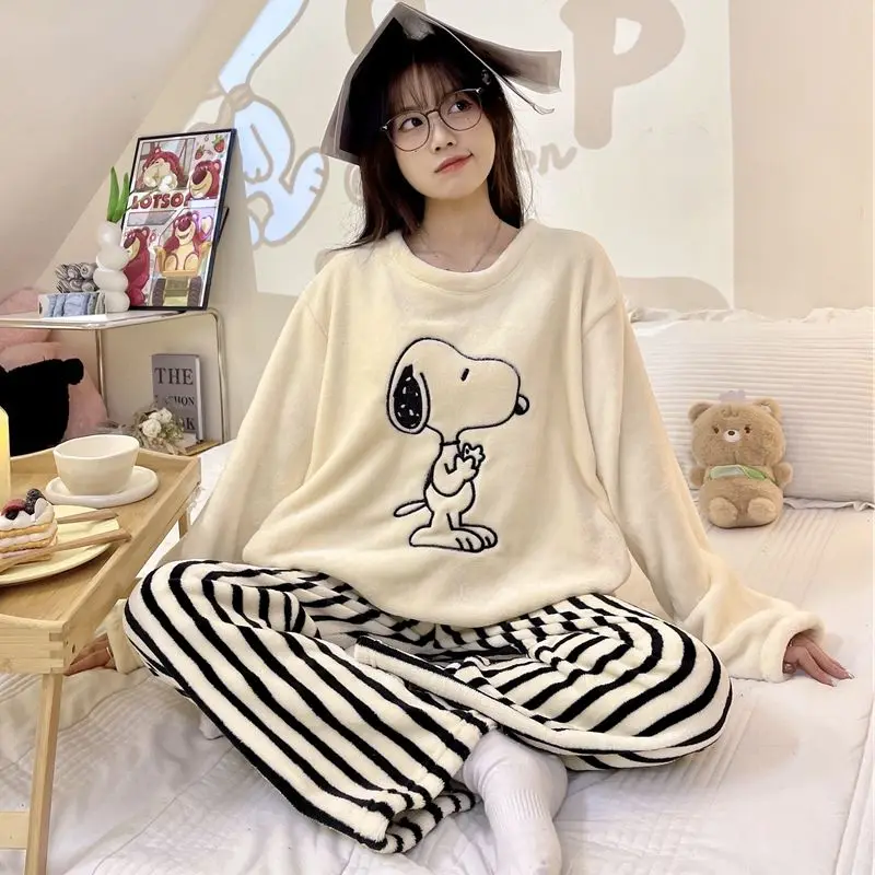 Kawaii Snoopy полако Коралловая бархатная Пижама Аниме мультфильм Sanrio зимняя теплая Домашняя одежда Студенческая Фланелевая Пижама
Kawaii Snoopy полако Коралловая бархатная Пижама Аниме мультфильм Sanrio зимняя теплая Домашняя одежда Студенческая Фланелевая Пижама