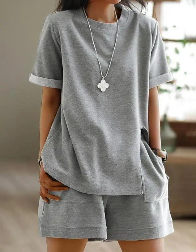 Casual Round Neck Pocket High Waist Round Neck Slit Top & Pocket Design Shorts Set
Casual Round Neck Pocket High Waist Round Neck Slit Top & Pocket Design Shorts Set
