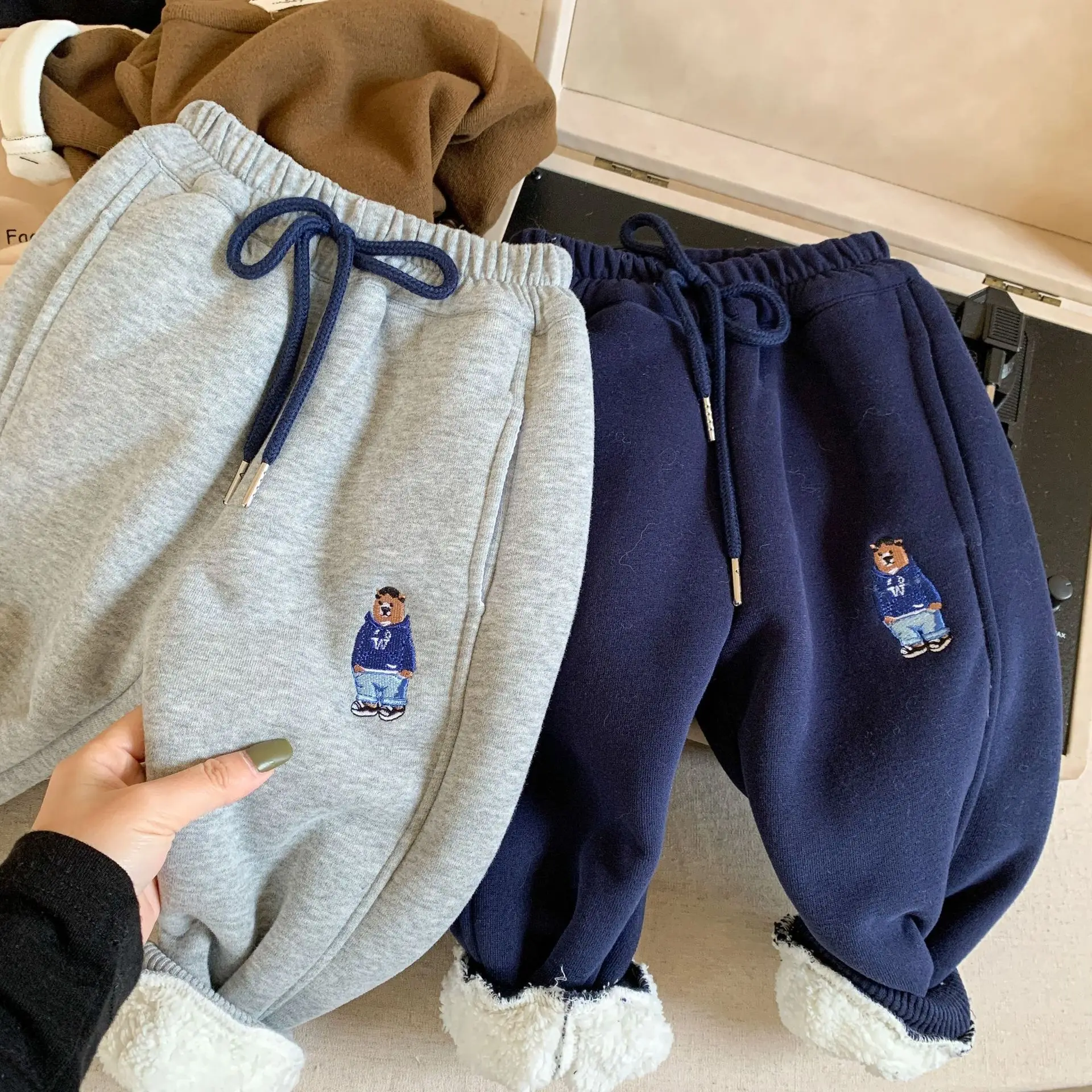 2023 Winter Girls Boys Cute Cartoon Embroidery Bear Pant Baby Kids Children Casual Thick Warm Fleece Trousers
2023 Winter Girls Boys Cute Cartoon Embroidery Bear Pant Baby Kids Children Casual Thick Warm Fleece Trousers