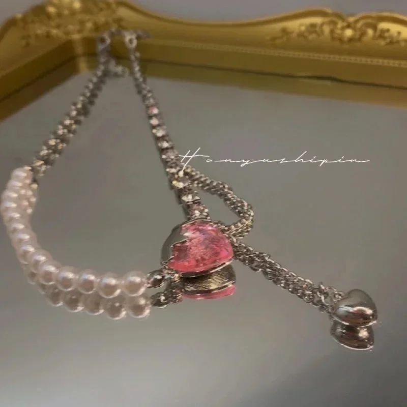 Retro Fashion Pearl Rhinestone Necklace Korean Pink Heart Crystal Pendant Girl Wedding Party Jewelry Gift Accessories for Women
Retro Fashion Pearl Rhinestone Necklace Korean Pink Heart Crystal Pendant Girl Wedding Party Jewelry Gift Accessories for Women