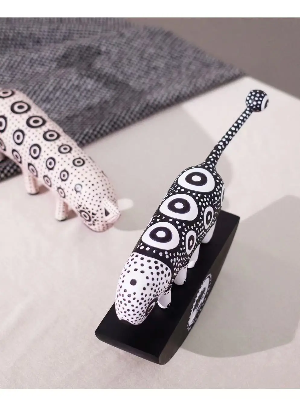 Simple Modern Resin Abstract Animal Decoration Cartoon Doll Home Desk Accessories Art Tabletop Sculpture Sitting Room TV Ark
Simple Modern Resin Abstract Animal Decoration Cartoon Doll Home Desk Accessories Art Tabletop Sculpture Sitting Room TV Ark